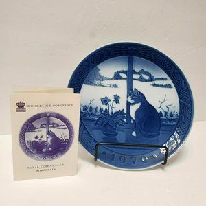 Royal Copenhagen Denmark Christmas Plate, 1970, Cat with Christmas Rose, Blue